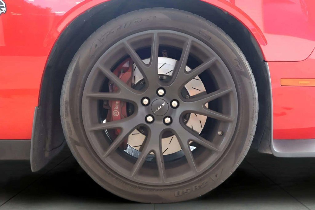 Used 2015 Dodge Challenger SRT Hellcat RWD image 26