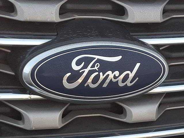 Used 2017 Ford Explorer XLT w/ Equipment Group 202A FWD image 6