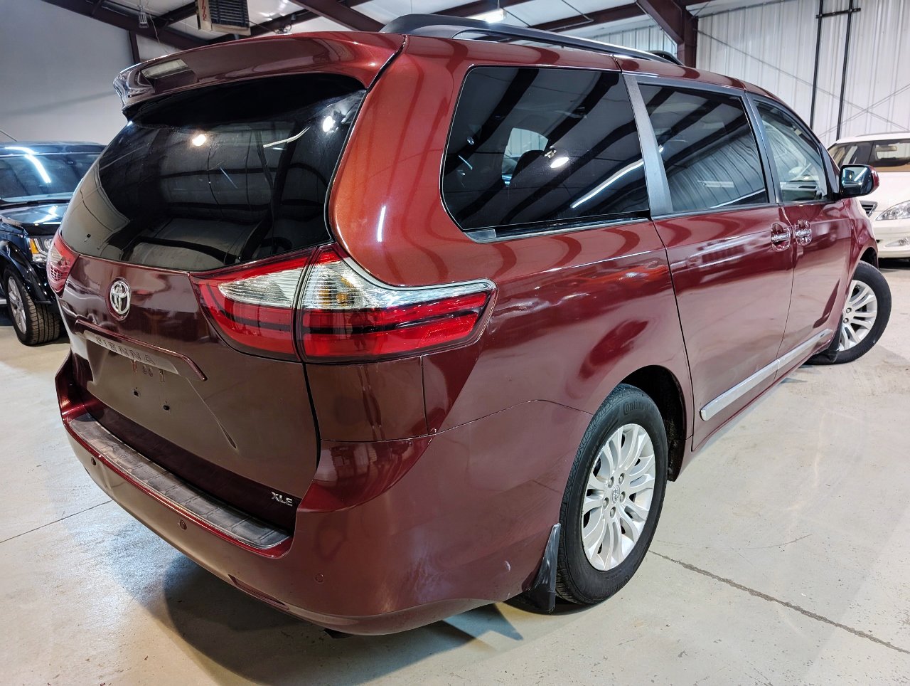 Used 2017 Toyota Sienna XLE Premium image 11