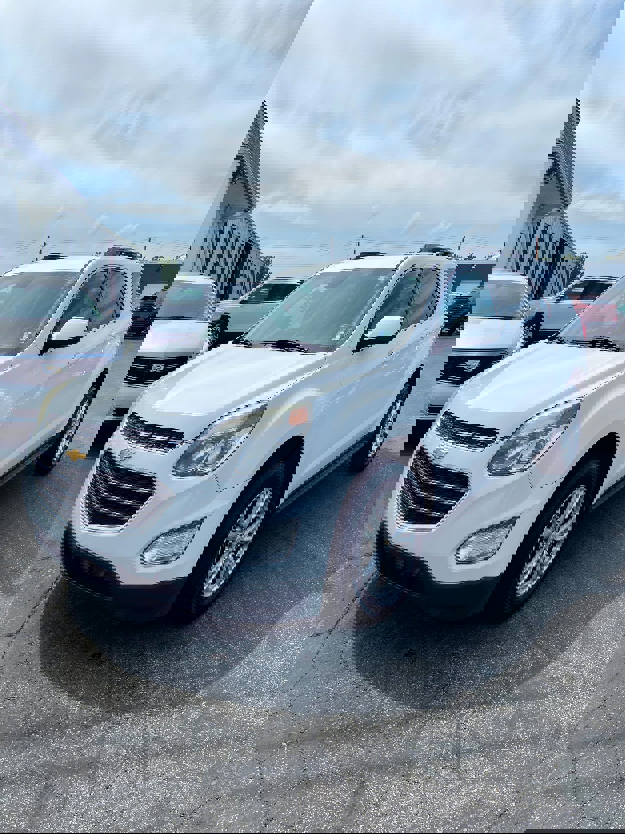 Used 2017 Chevrolet Equinox LT image 1