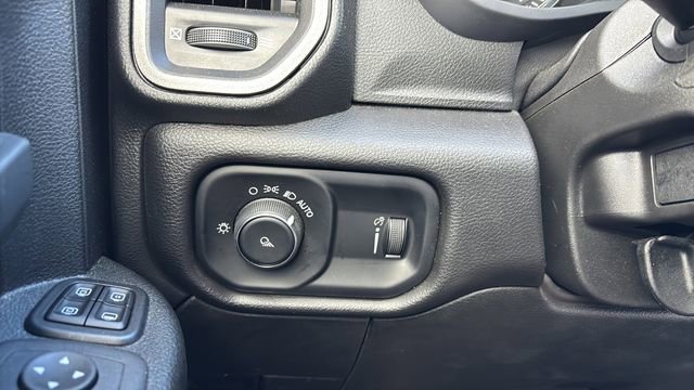 Used 2024 RAM 2500 Tradesman w/ Chrome Appearance Group image 18