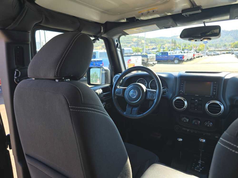 Used 2018 Jeep Wrangler Unlimited Sahara AWD/4WD image 12