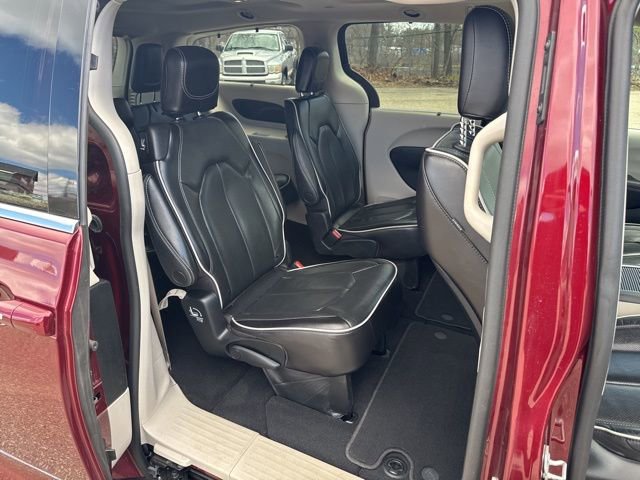 Used 2023 Chrysler Pacifica Limited FWD image 15