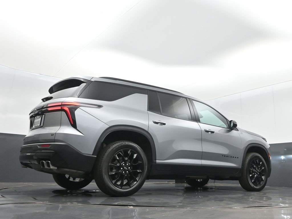 Used 2024 Chevrolet Traverse LT w/ Midnight/Sport Edition FWD image 23