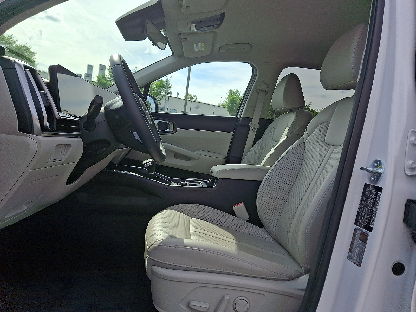 Certified 2025 Kia Sorento S AWD/4WD image 13