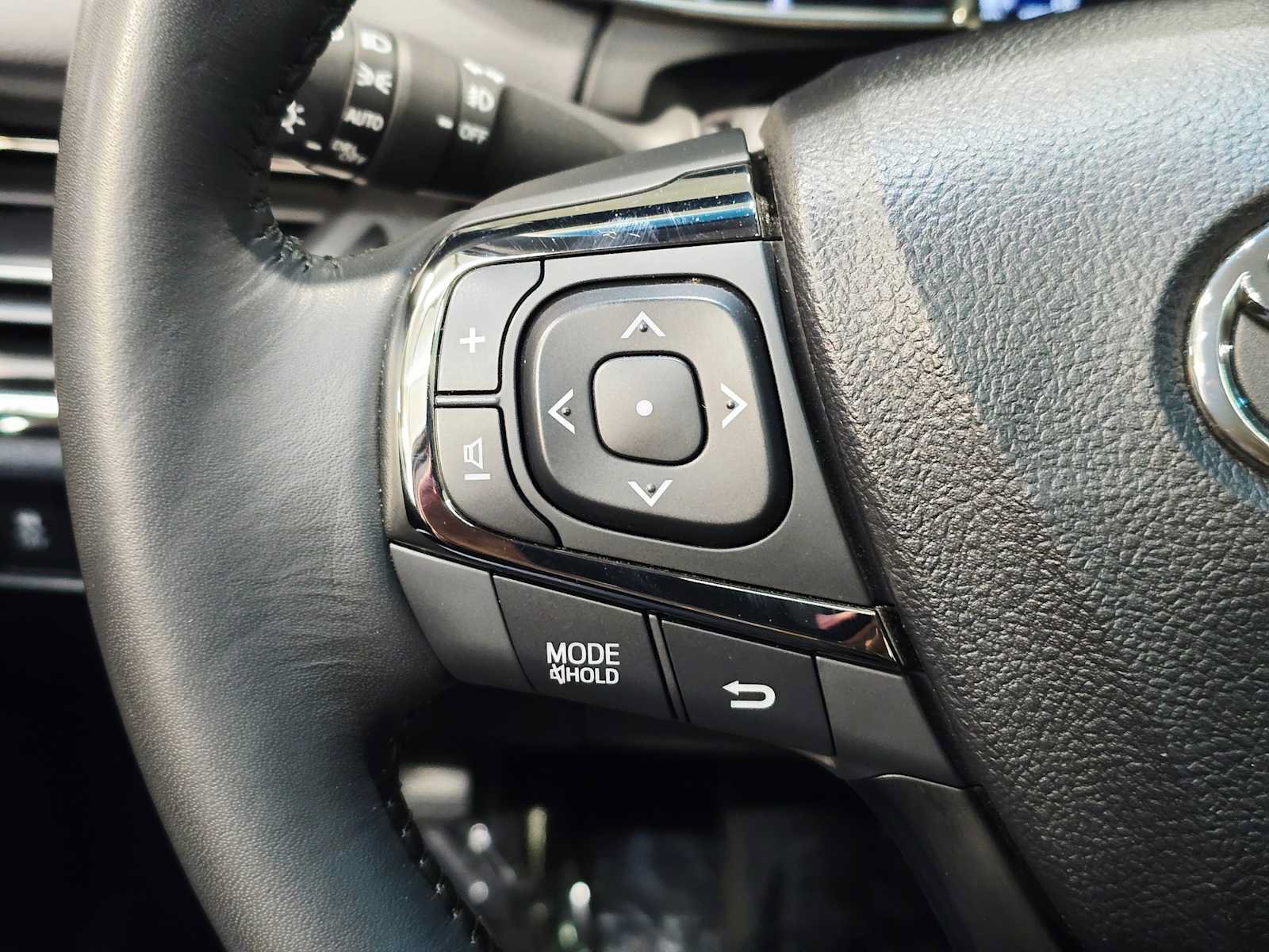 Used 2015 Toyota Avalon Limited FWD image 20
