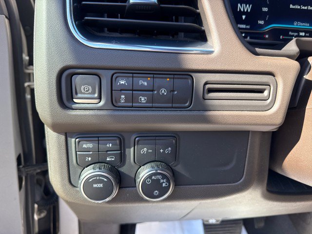 Used 2023 Chevrolet Suburban LT w/ Luxury Package image 22