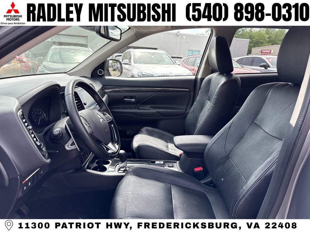 Used 2017 Mitsubishi Outlander GT image 3