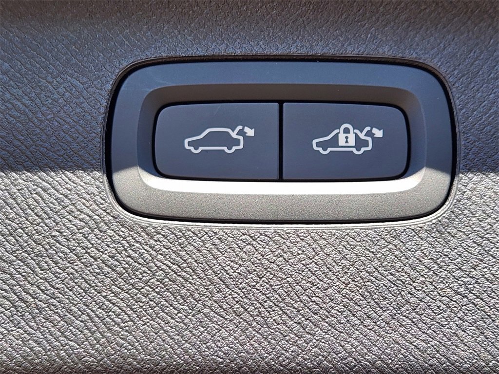 New 2026 Volvo XC90 B6 Plus w/ Protection Package image 23