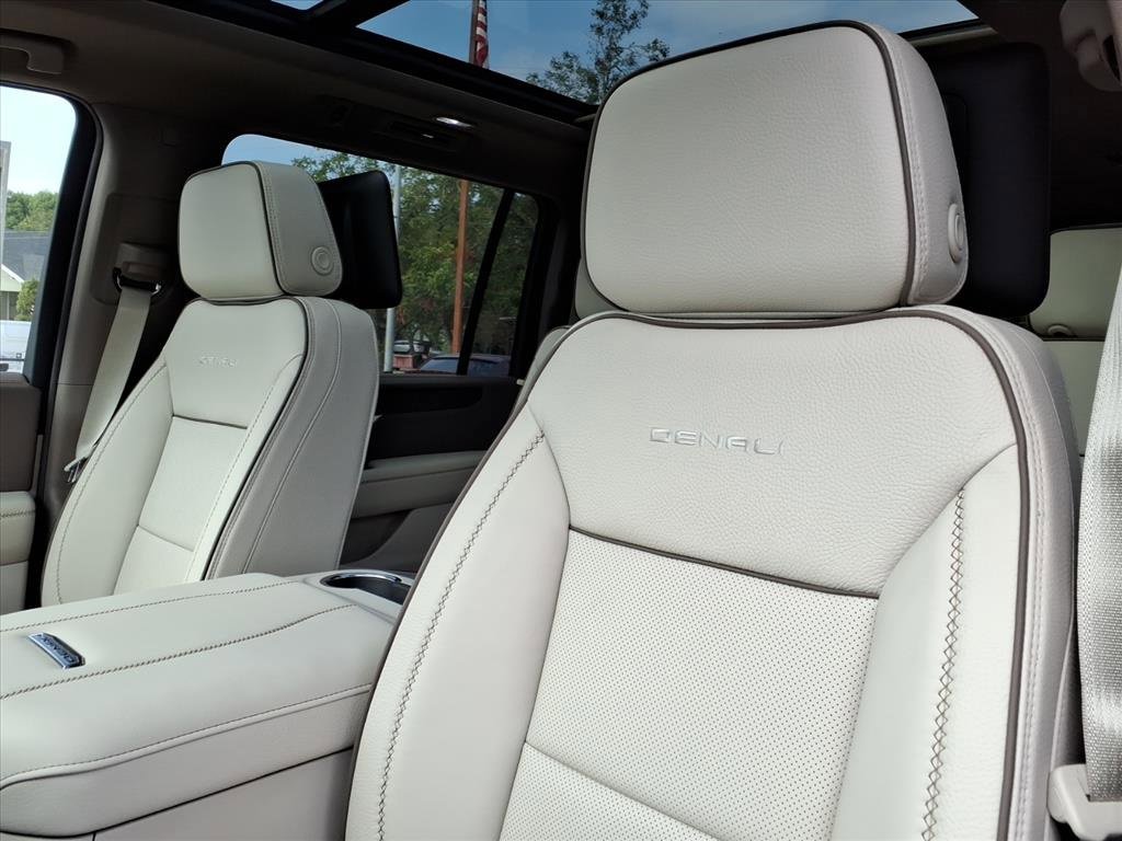 New 2026 GMC Yukon XL Denali w/ Denali Reserve Package image 14