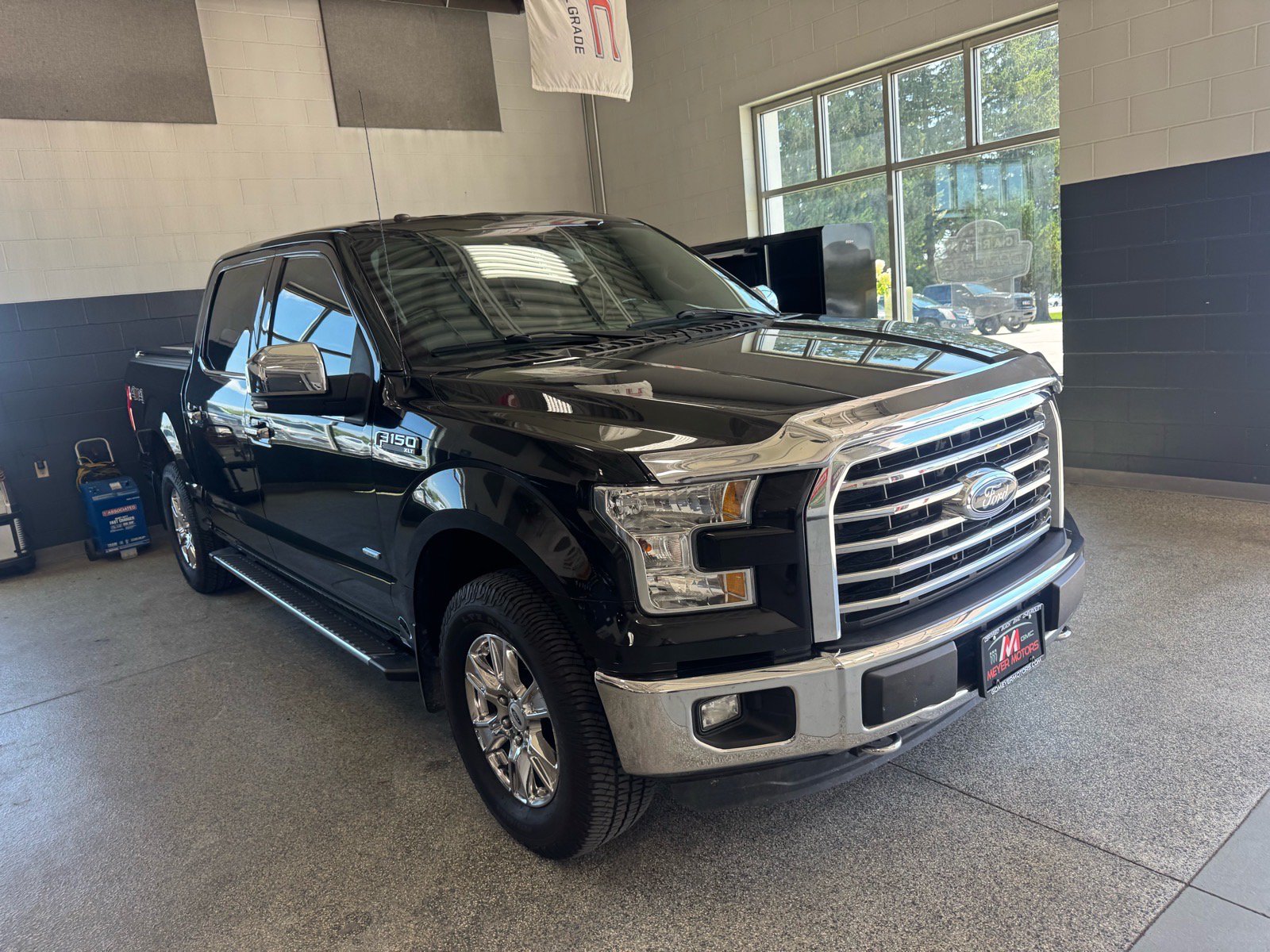 Used 2015 Ford F150 XLT w/ Equipment Group 302A Luxury AWD/4WD image 3
