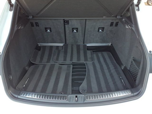Used 2023 Porsche Macan AWD/4WD image 23