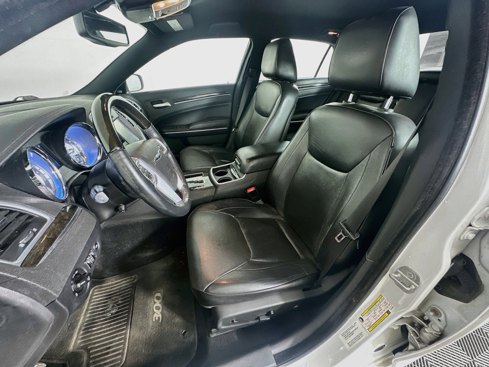 Used 2014 Chrysler 300 C RWD image 13