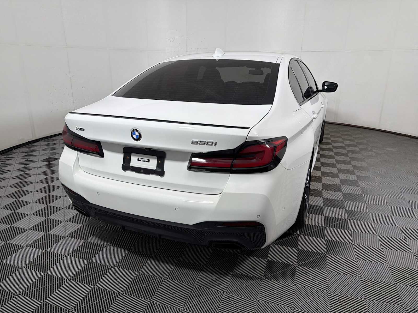 Used 2023 BMW 530i xDrive w/ M Sport Package AWD/4WD image 6