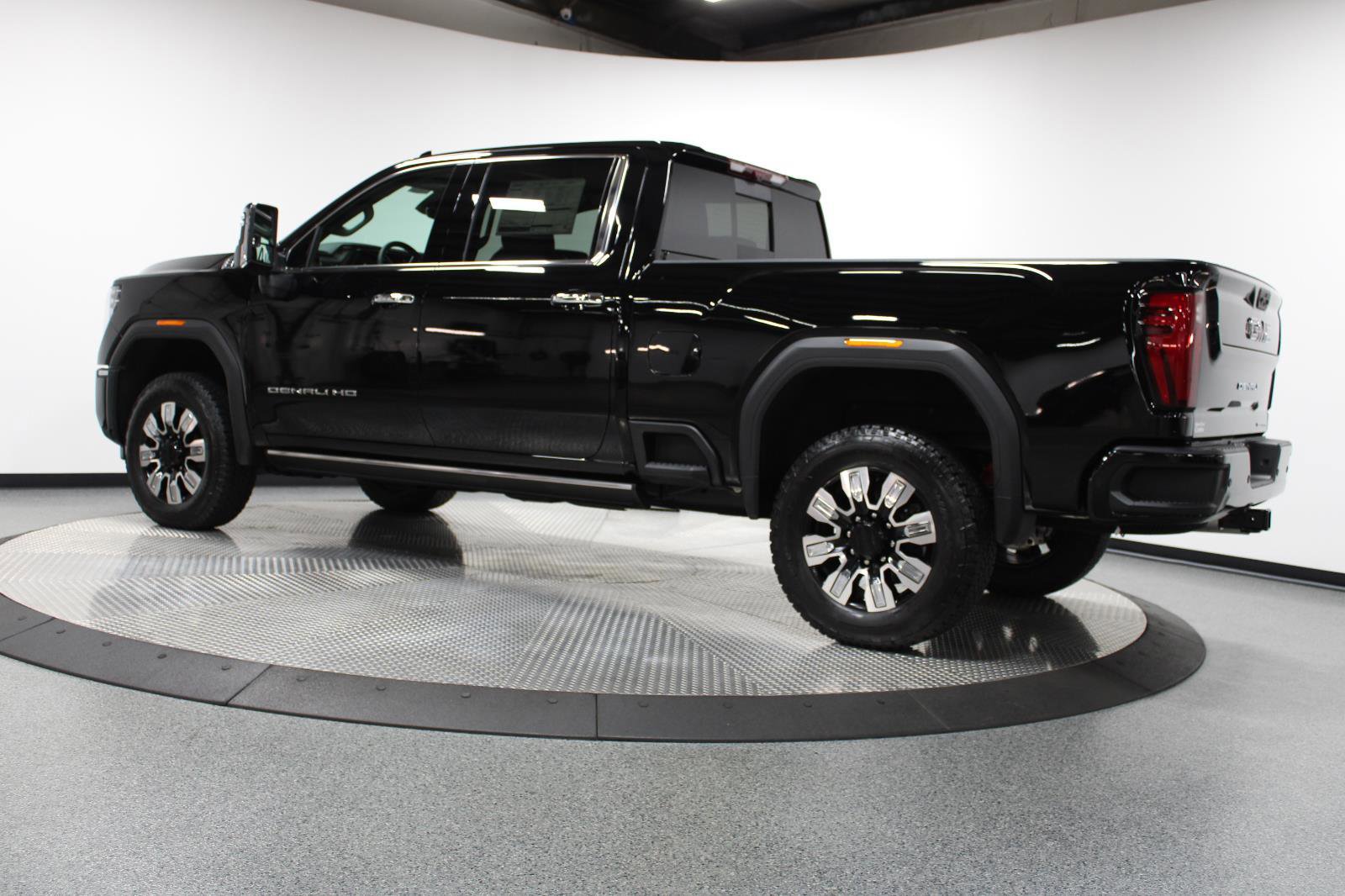 New 2026 GMC Sierra 2500 Denali w/ Denali Reserve Package image 6