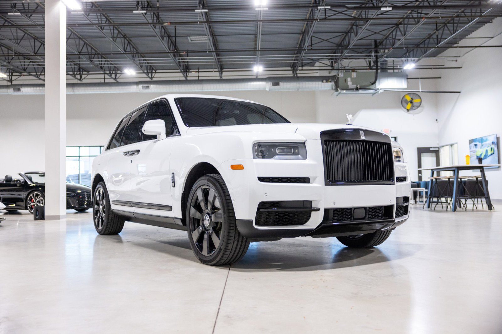 Used 2019 Rolls-Royce Cullinan image 3