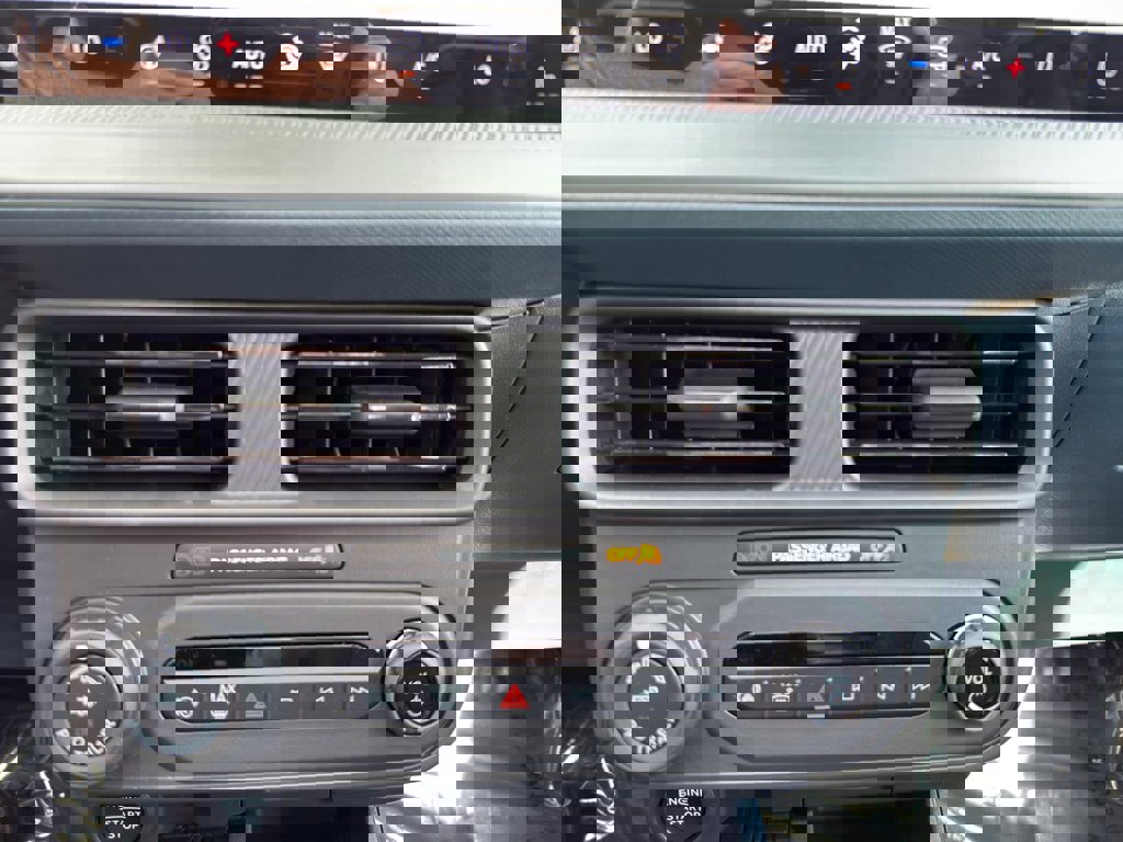 New 2025 Ford Maverick Lariat w/ Black Appearance Package image 24