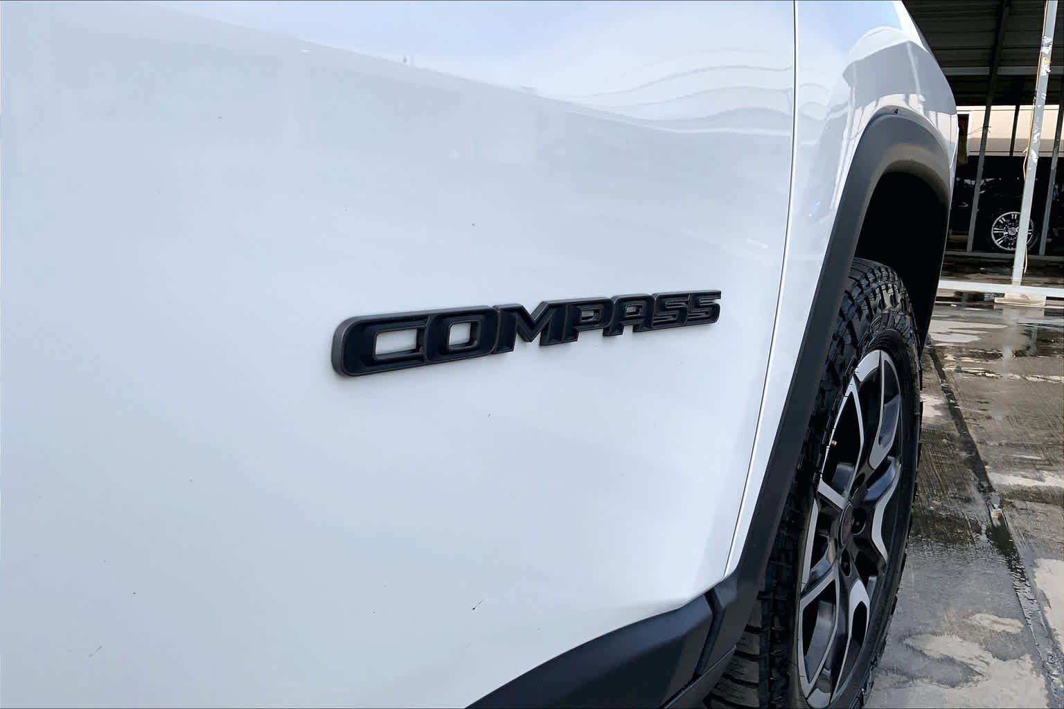 Used 2025 Jeep Compass Trailhawk AWD/4WD image 10