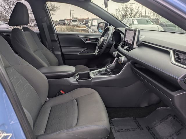 Used 2024 Toyota RAV4 SE image 30