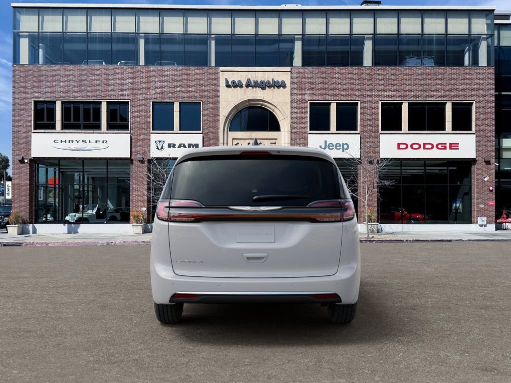 New 2026 Chrysler Pacifica Select image 7