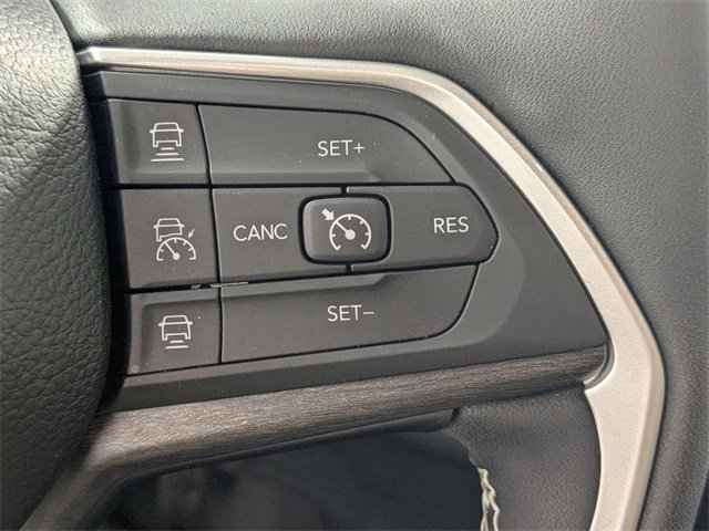 Used 2023 Jeep Grand Cherokee L Limited w/ Luxury Tech Group II image 18