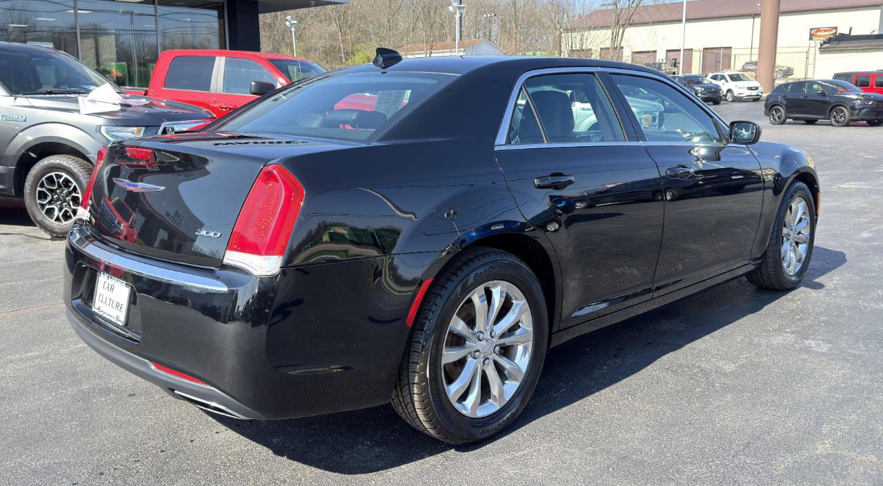 Used 2015 Chrysler 300 Limited w/ Driver Convenience Group image 14