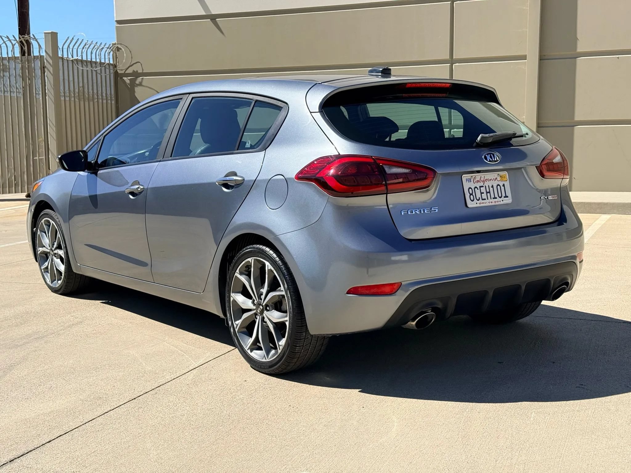 Used 2017 Kia Forte SX FWD image 7