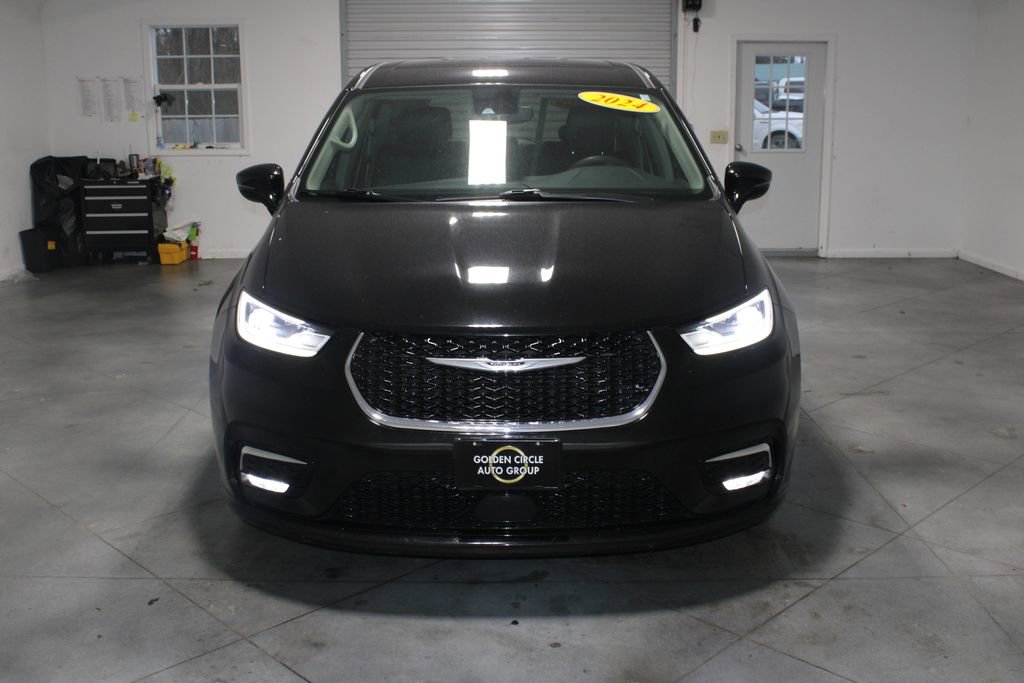 Used 2024 Chrysler Pacifica Touring-L image 49