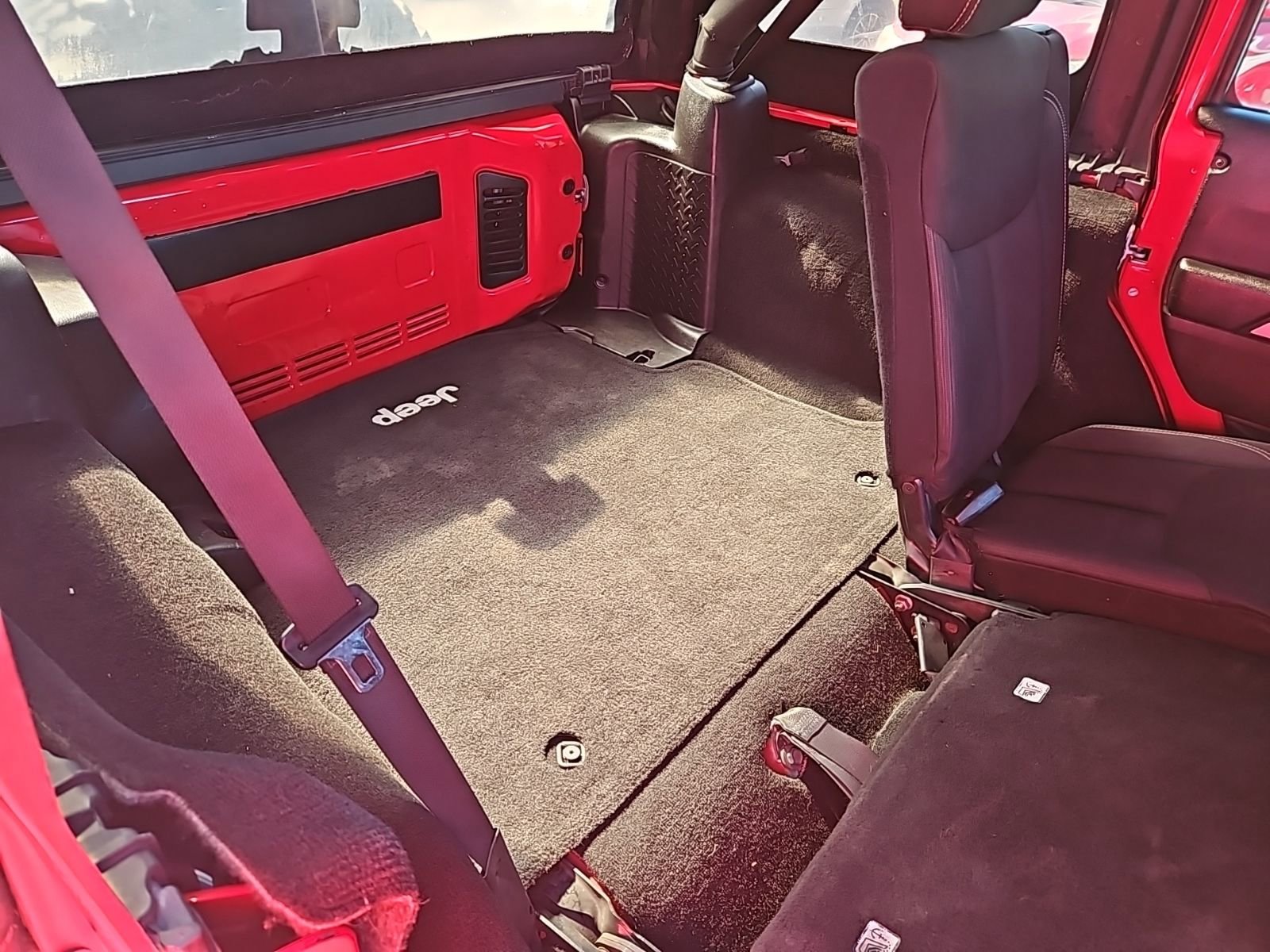 Used 2014 Jeep Wrangler Unlimited Rubicon w/ Connectivity Group AWD/4WD image 24