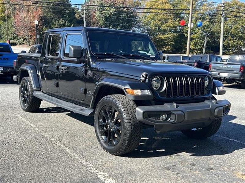 Used 2024 Jeep Gladiator Sport AWD/4WD image 4