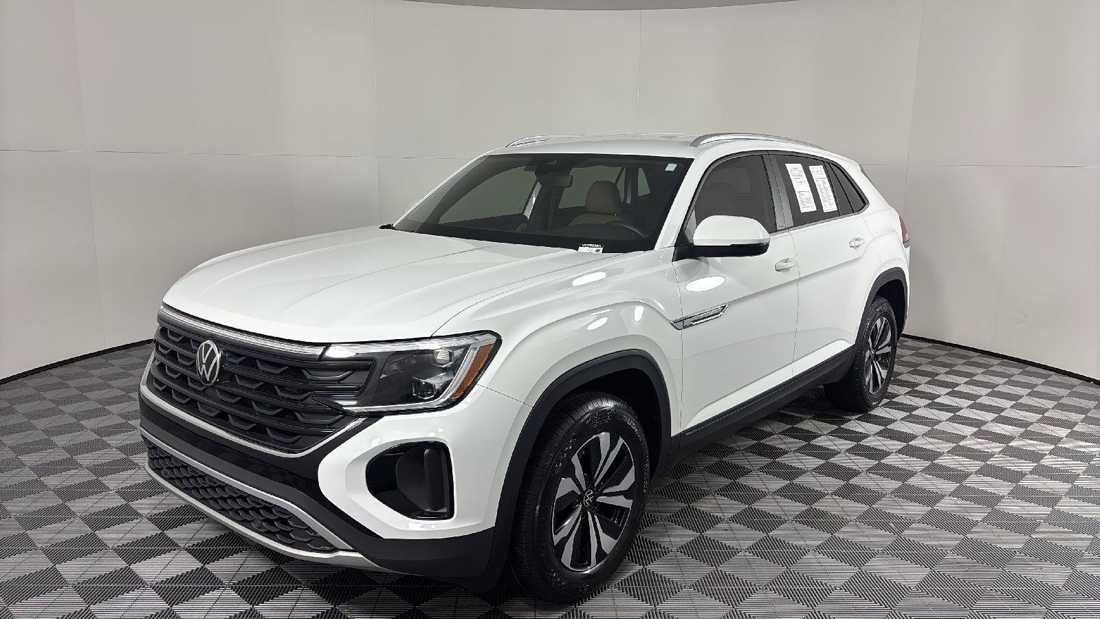 Certified 2025 Volkswagen Atlas Cross Sport SE FWD image 8