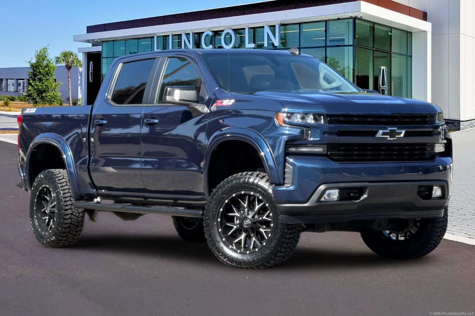 Used 2020 Chevrolet Silverado 1500 RST AWD/4WD image 2