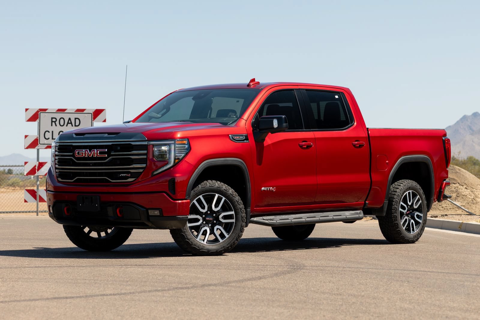 Used 2023 GMC Sierra 1500 AT4 w/ AT4 Preferred Package AWD/4WD image 9