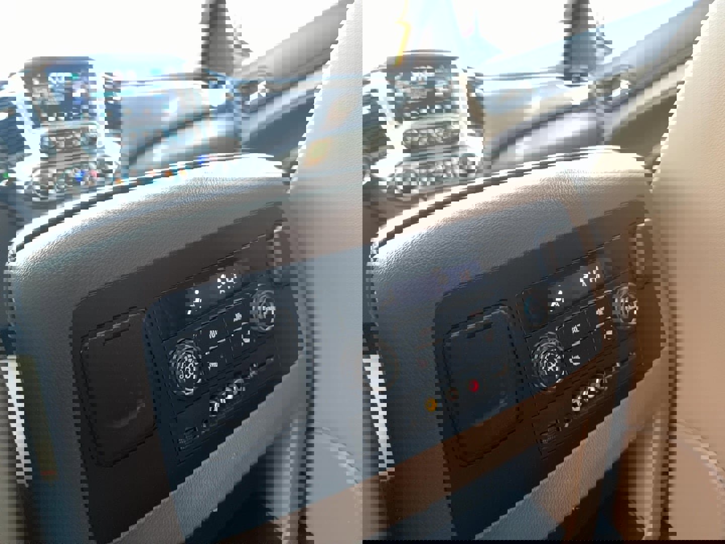 Used 2015 Chevrolet Suburban LT image 12