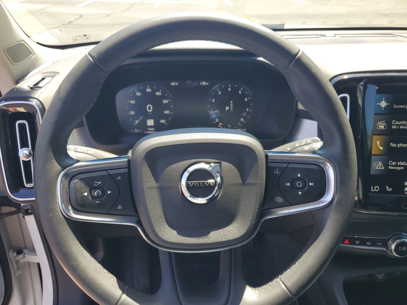 Used 2022 Volvo XC40 T5 Momentum image 11