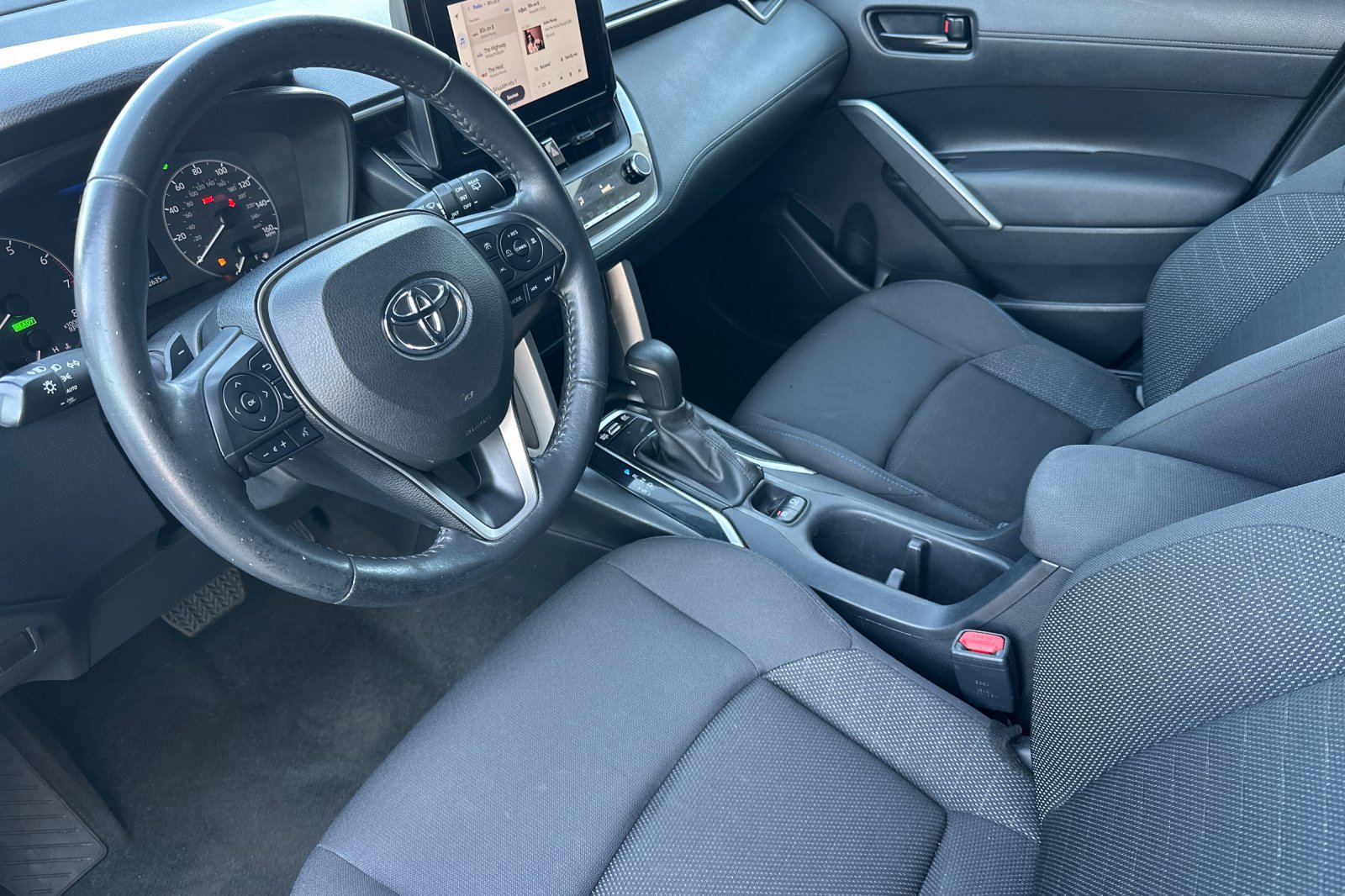 Used 2023 Toyota Corolla Cross S w/ Moonroof Package image 9