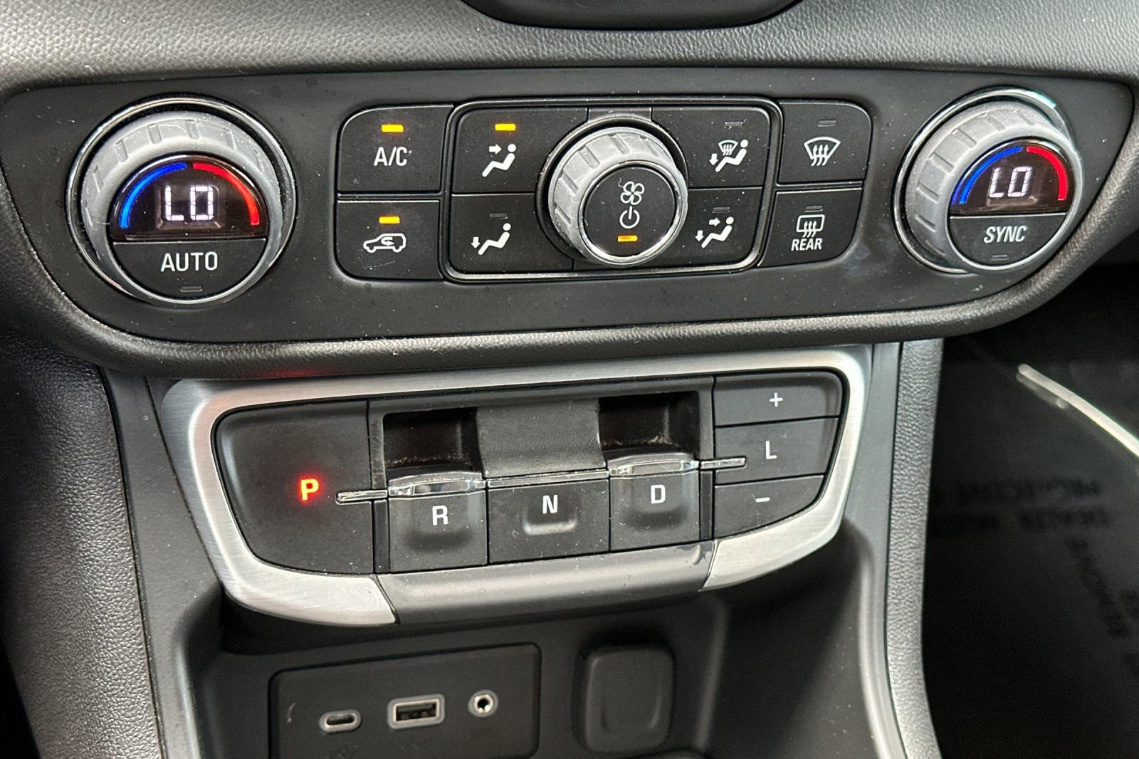 Used 2022 GMC Terrain SLE w/ Driver Convenience Package FWD image 21
