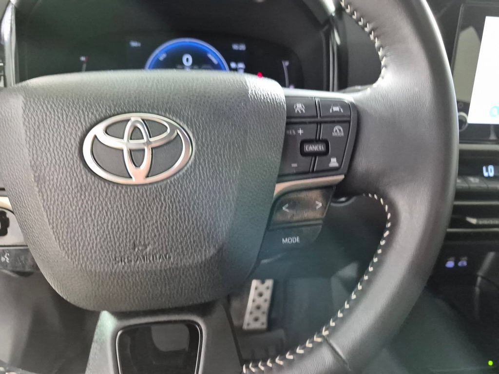 Used 2025 Toyota Camry SE w/ Convenience Package FWD image 15