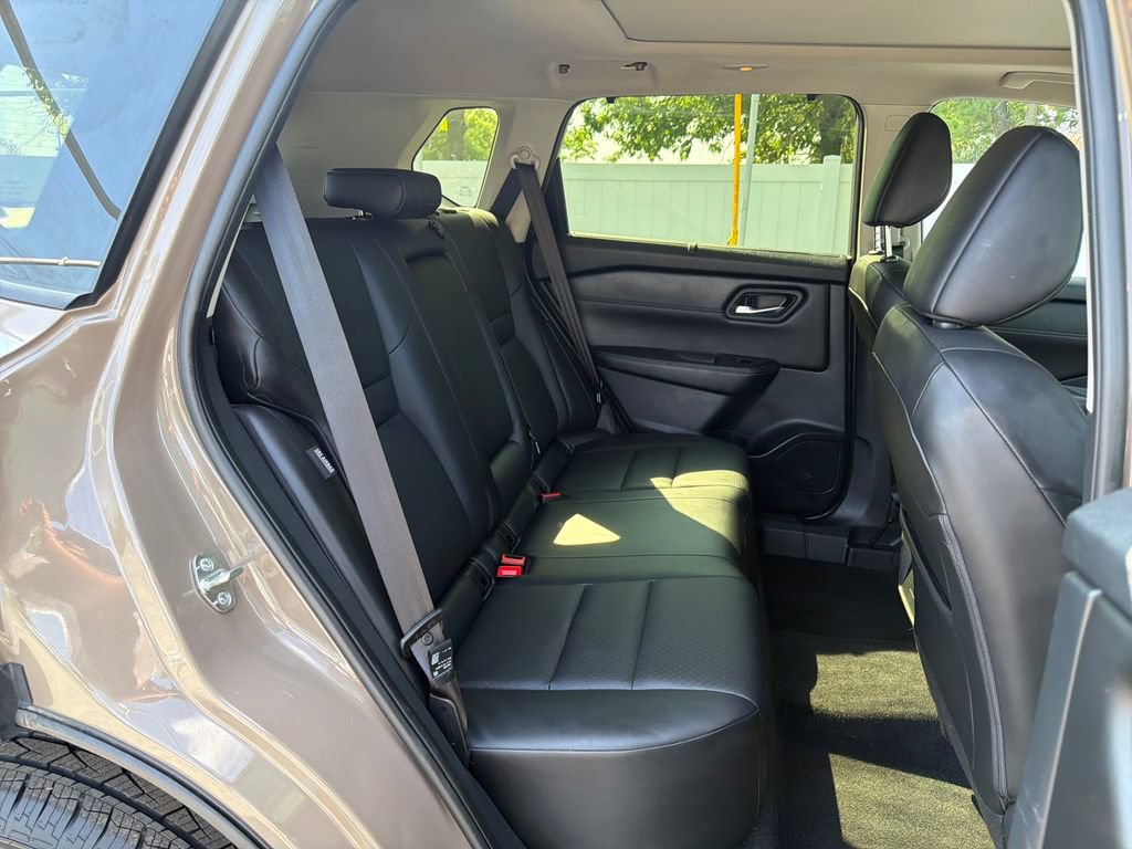 Used 2024 Nissan Rogue SV w/ SV Premium Package AWD/4WD image 35