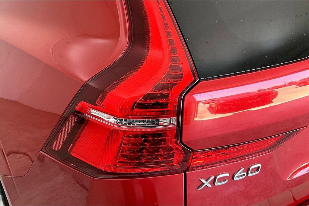 Used 2021 Volvo XC60 T6 Momentum AWD/4WD image 40