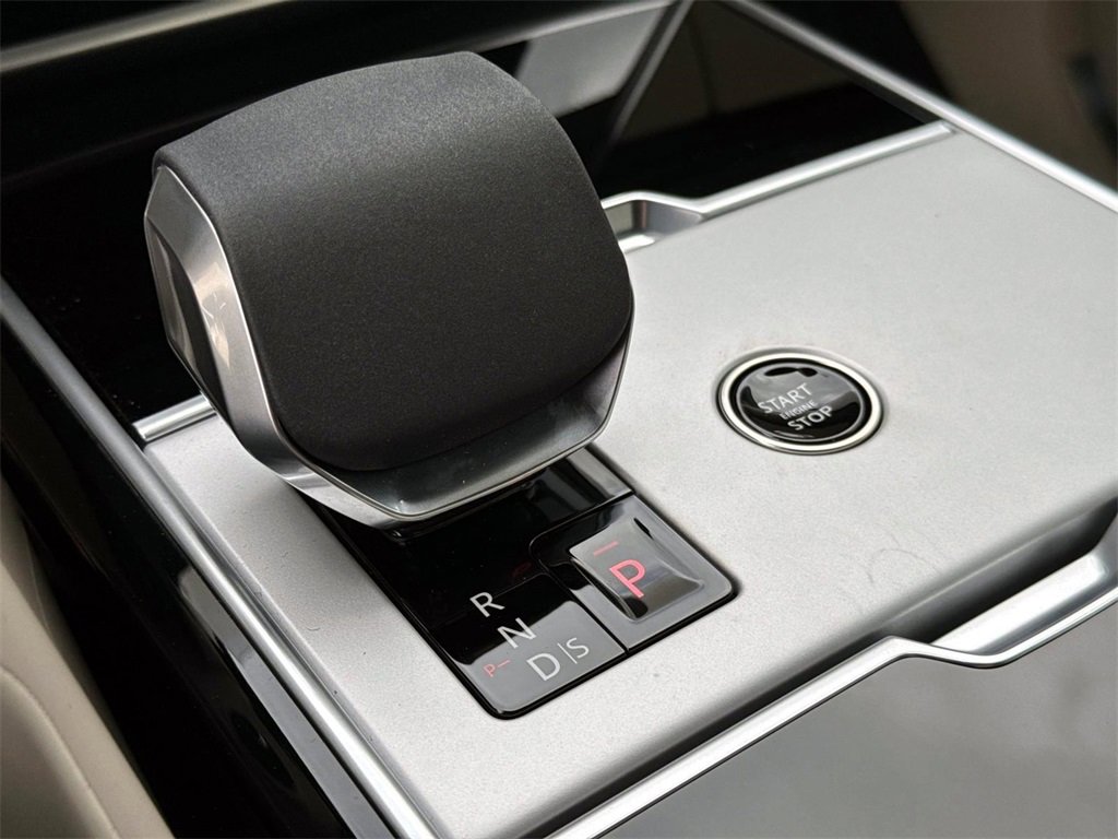 New 2026 Land Rover Range Rover Long Wheelbase SE image 26