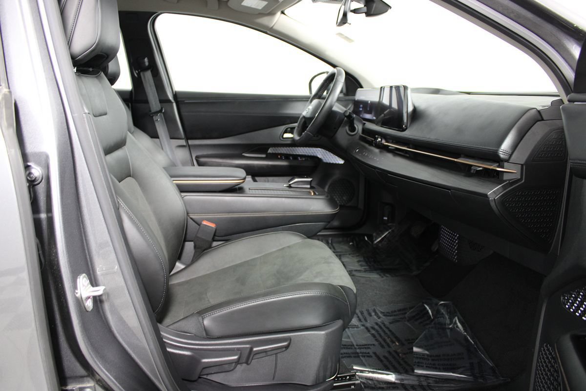 Used 2023 Nissan Ariya FWD image 11