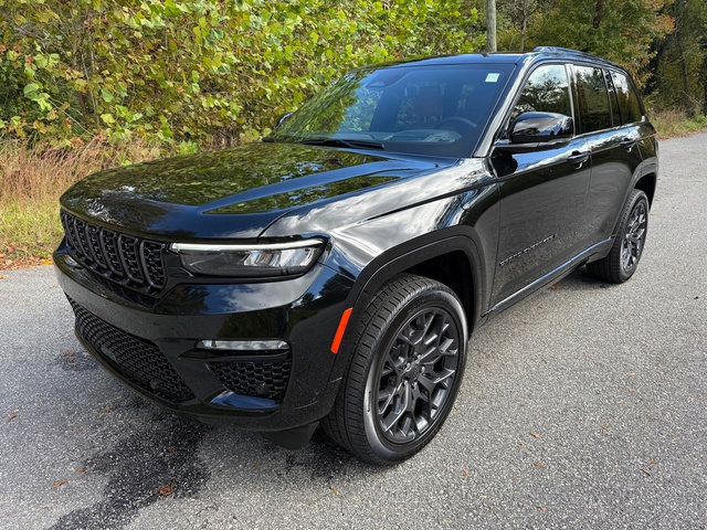 New 2025 Jeep Grand Cherokee Summit image 3