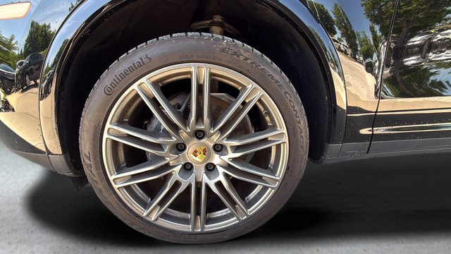 Used 2018 Porsche Cayenne AWD/4WD image 25