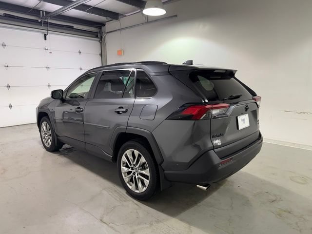 Used 2019 Toyota RAV4 XLE Premium w/ All Weather Liner Package AWD/4WD image 5