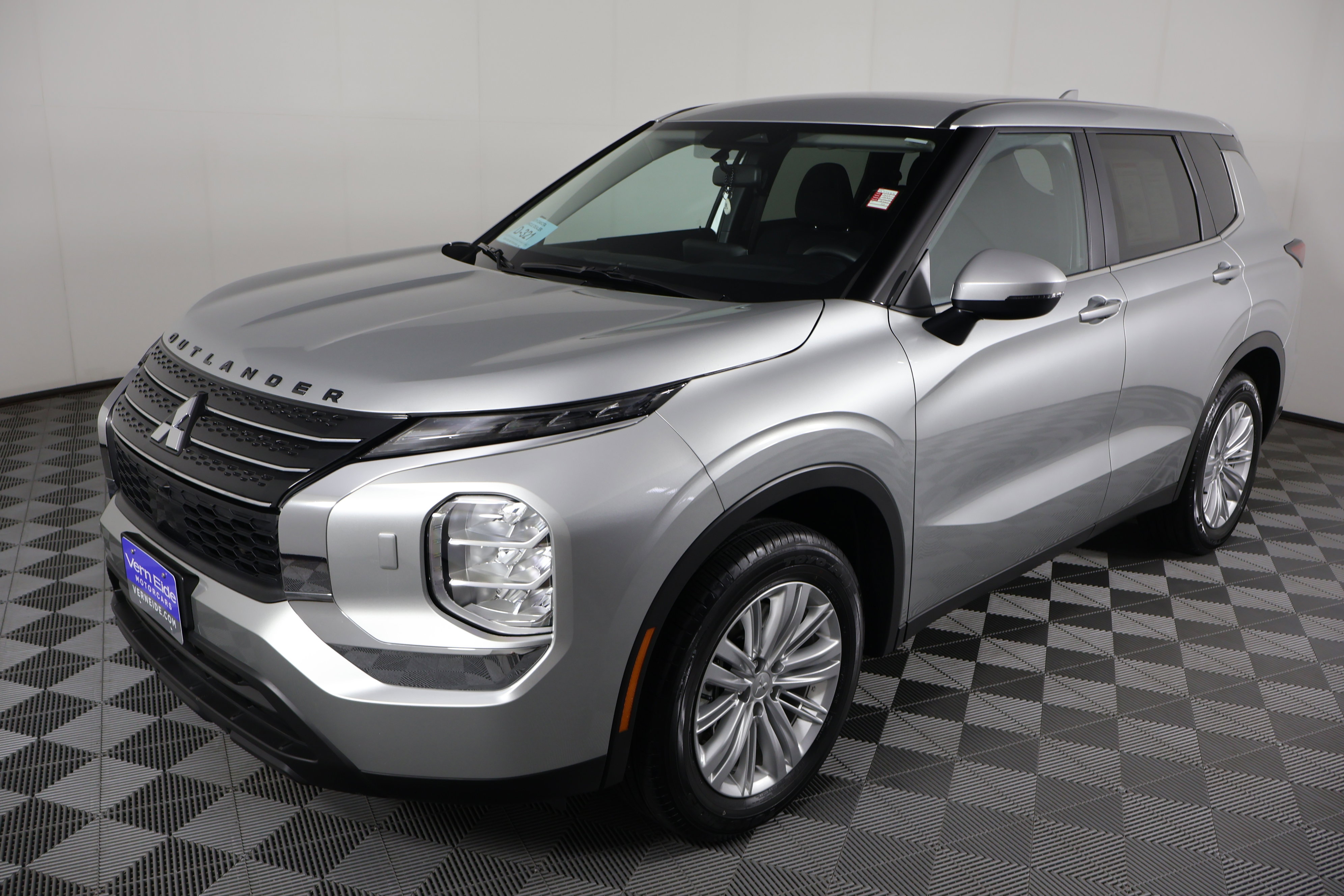 Used 2024 Mitsubishi Outlander ES image 10