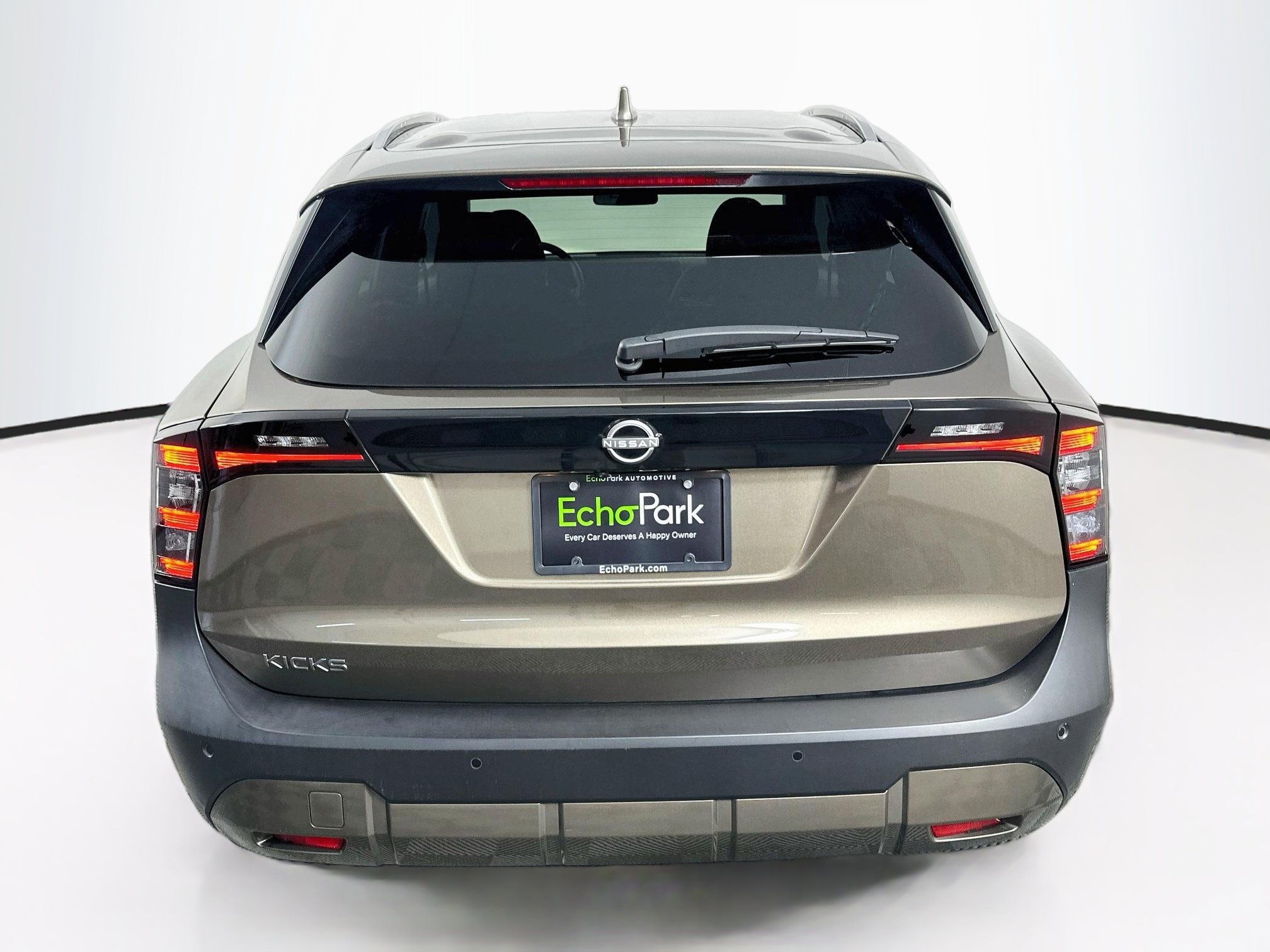 Used 2025 Nissan Kicks SV w/ SV Premium Package FWD image 7