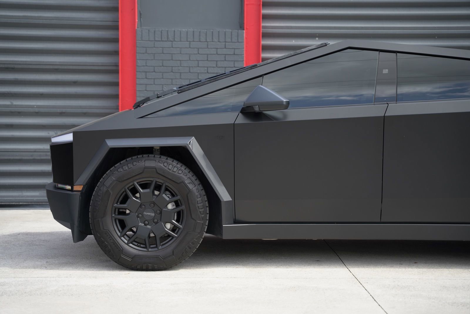 Used 2024 Tesla Cybertruck AWD Crew Cab image 11