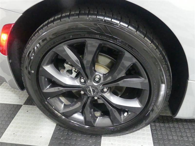 Used 2018 Chrysler Pacifica Limited w/ Advanced Safetytec Group FWD image 15