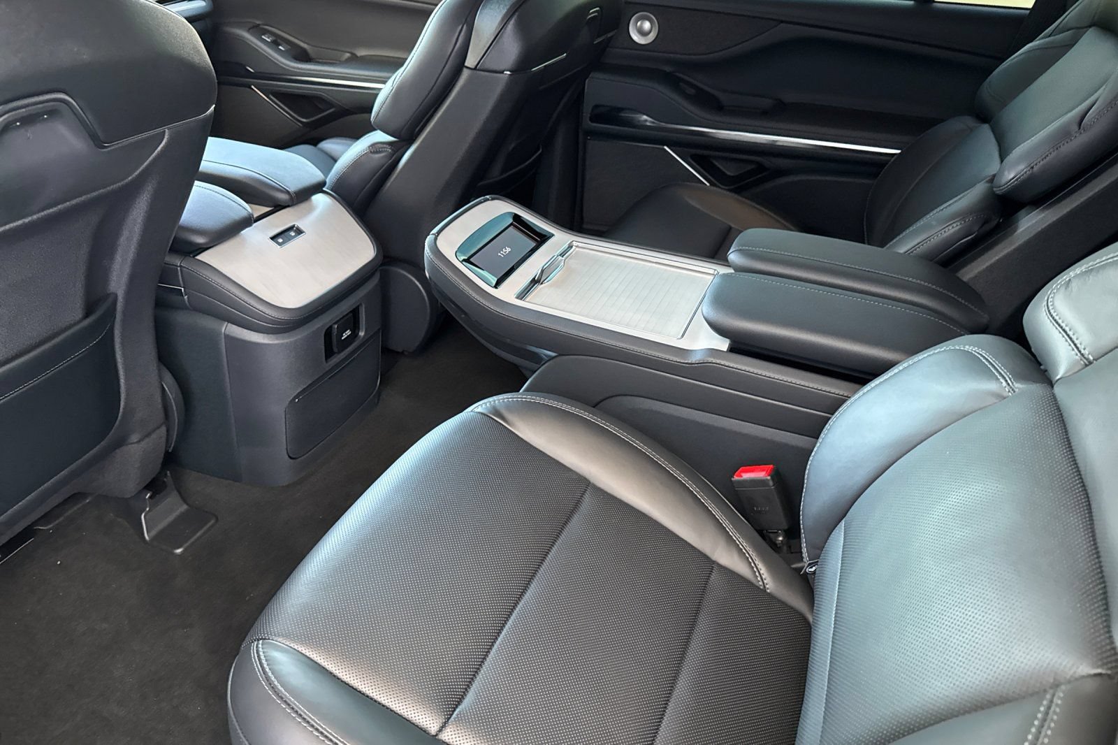 New 2025 Lincoln Navigator Reserve w/ Jet Appearance Package AWD/4WD image 10